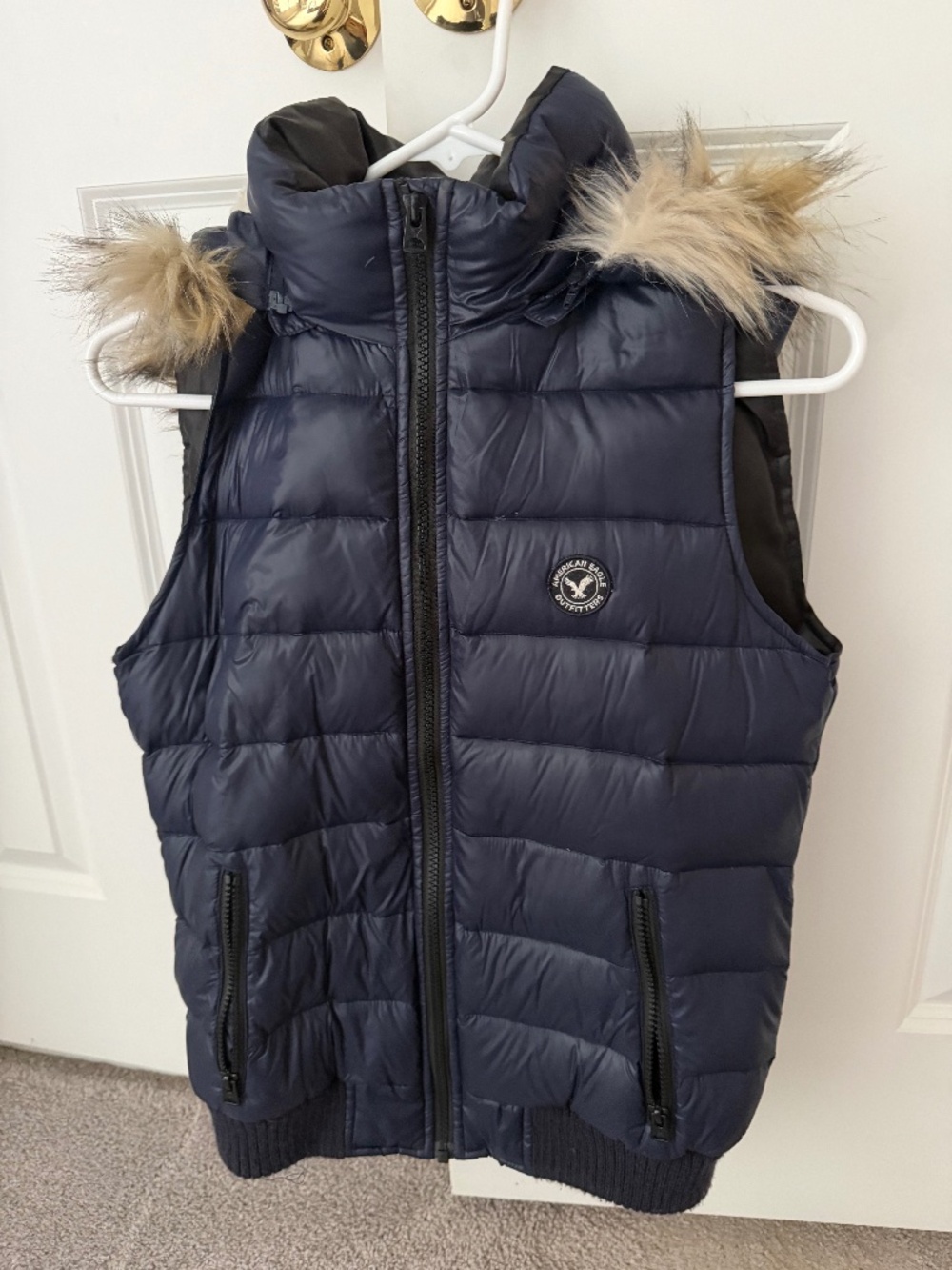 American Eagle puffer vest hooded Small